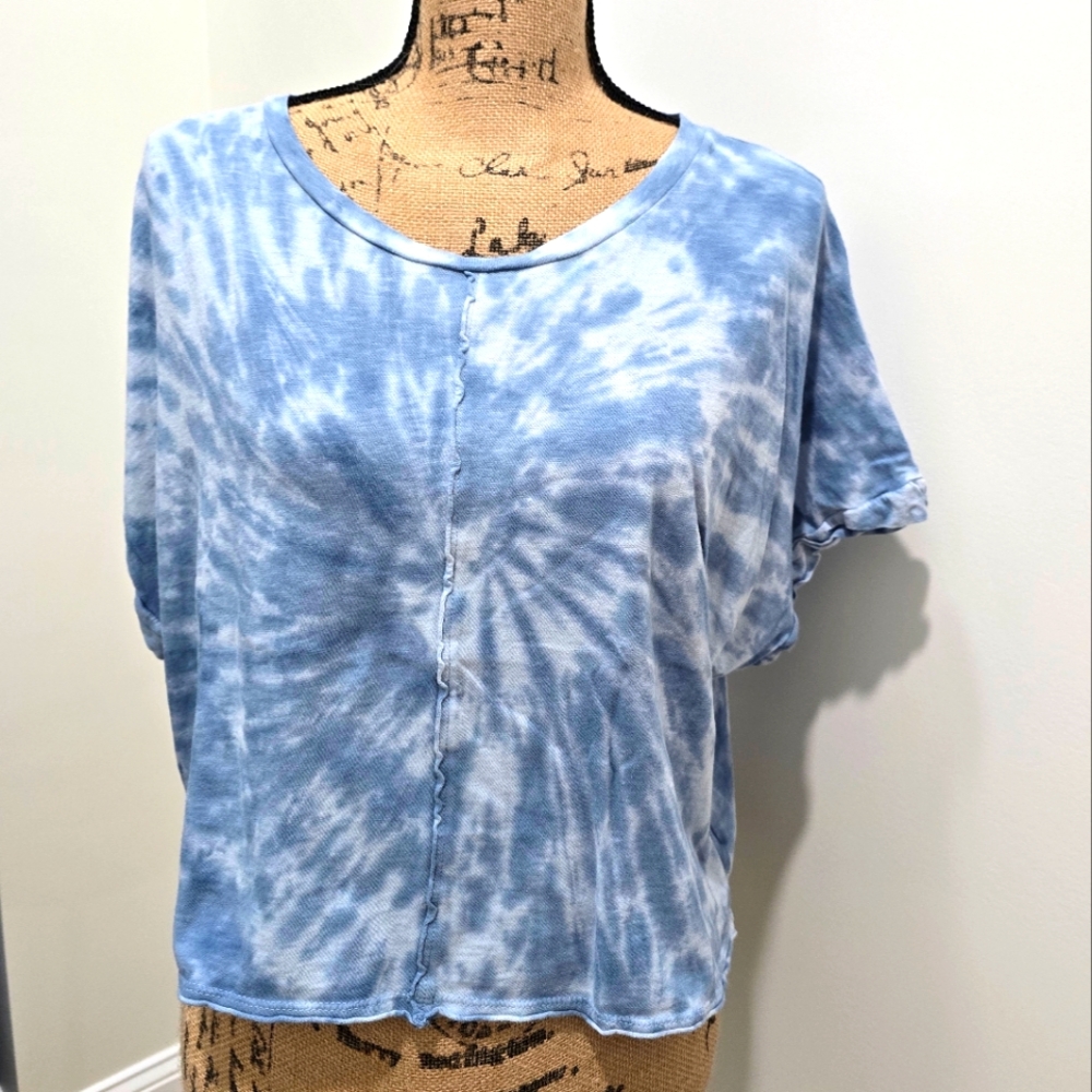 American Eagle Blue Tie-Dye Women's Top -- Size Medium
